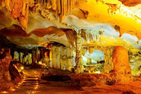 Thien Canh Son Cave of Bai Tu Long Bay